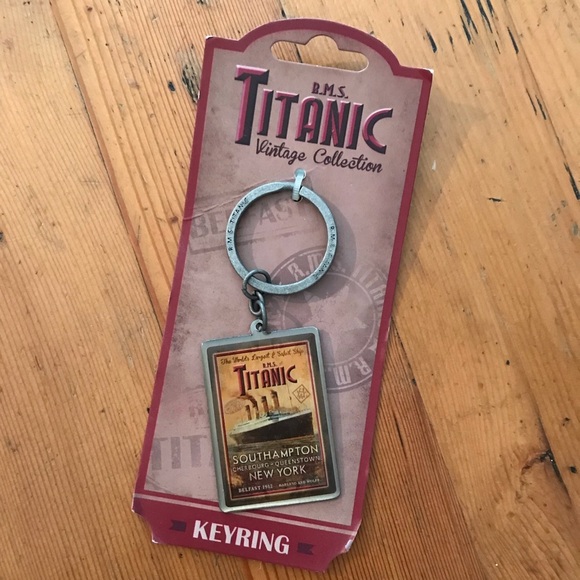 🚢Titanic Keychain - Picture 2 of 5